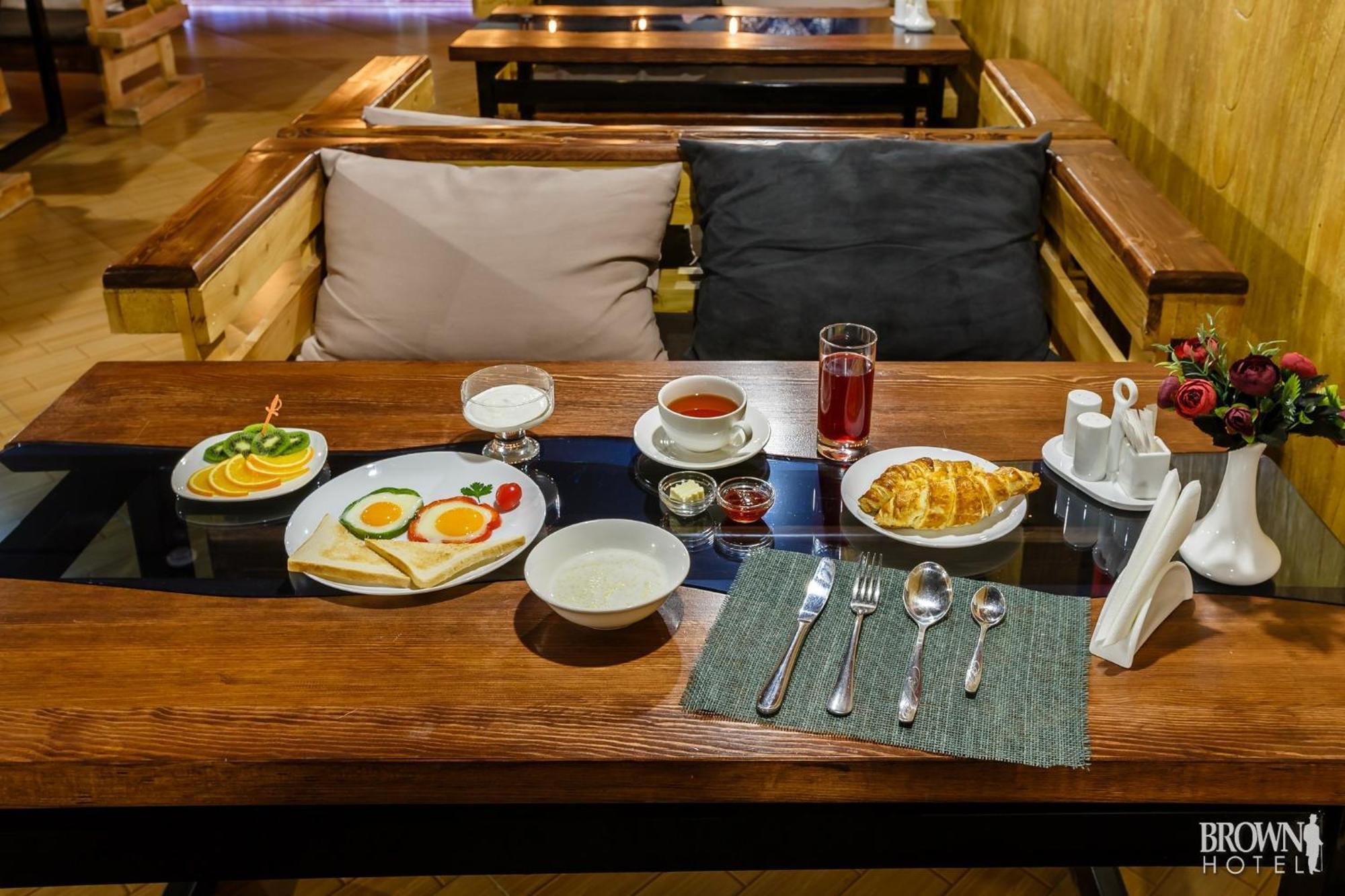 Brown Hotel Asztana Kültér fotó