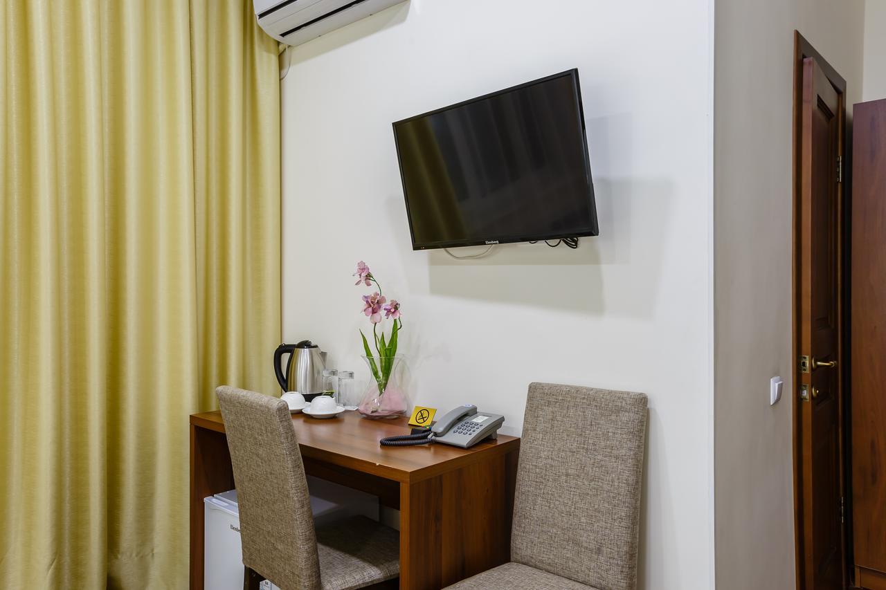 Brown Hotel Asztana Kültér fotó